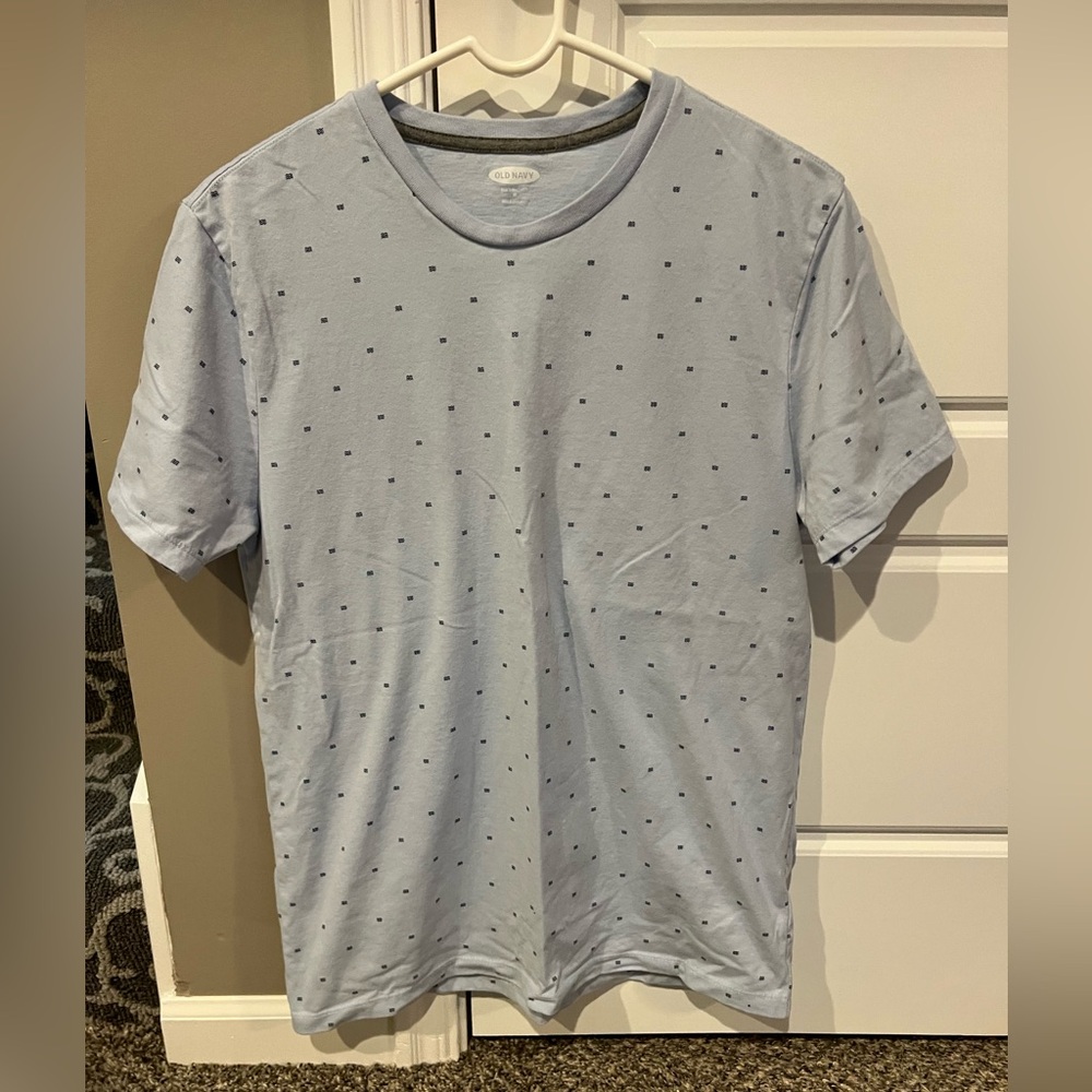 Old Navy Tee - Medium